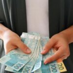 Salário mínimo de R$ 1.320 entra em vigor nesta segunda